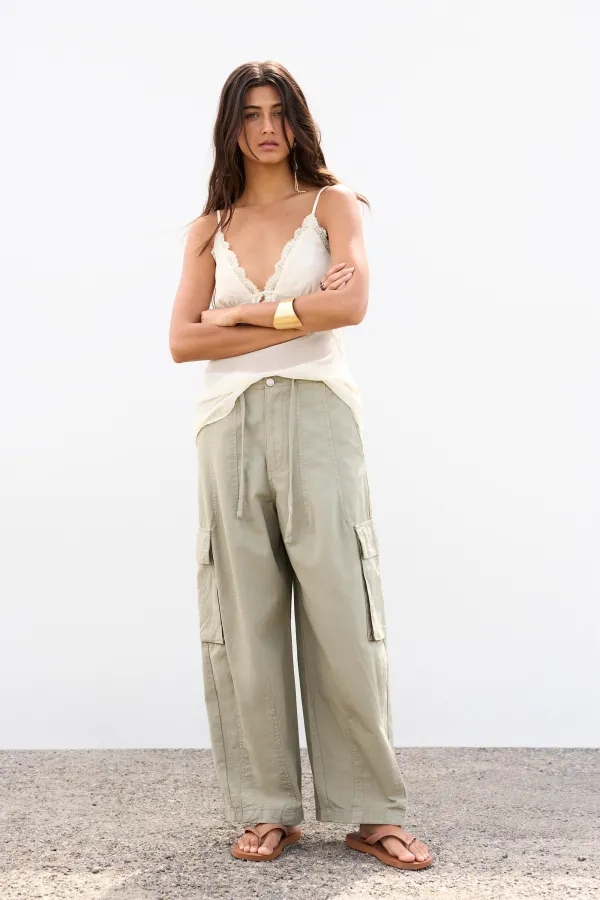 Balloon Fit Technical Cargo Trousers - Pale khaki
