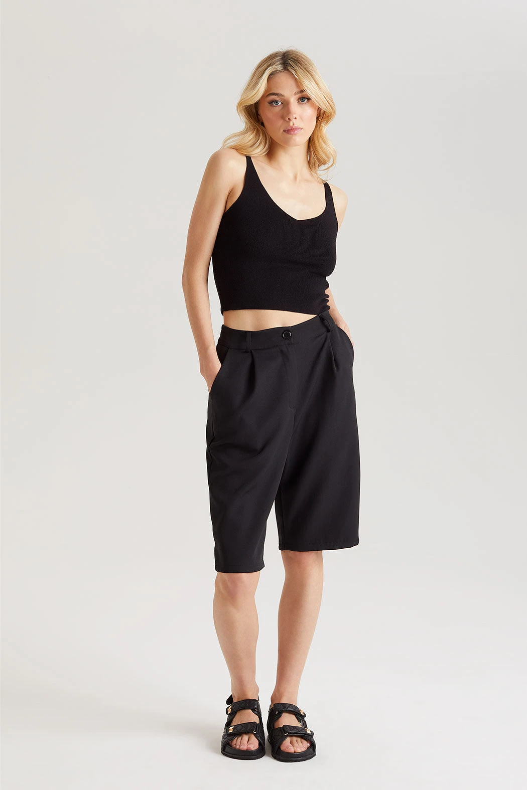 Black Tailored Bermuda Short /