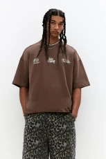 Brown T hirt With Modern Archaeology Graphic