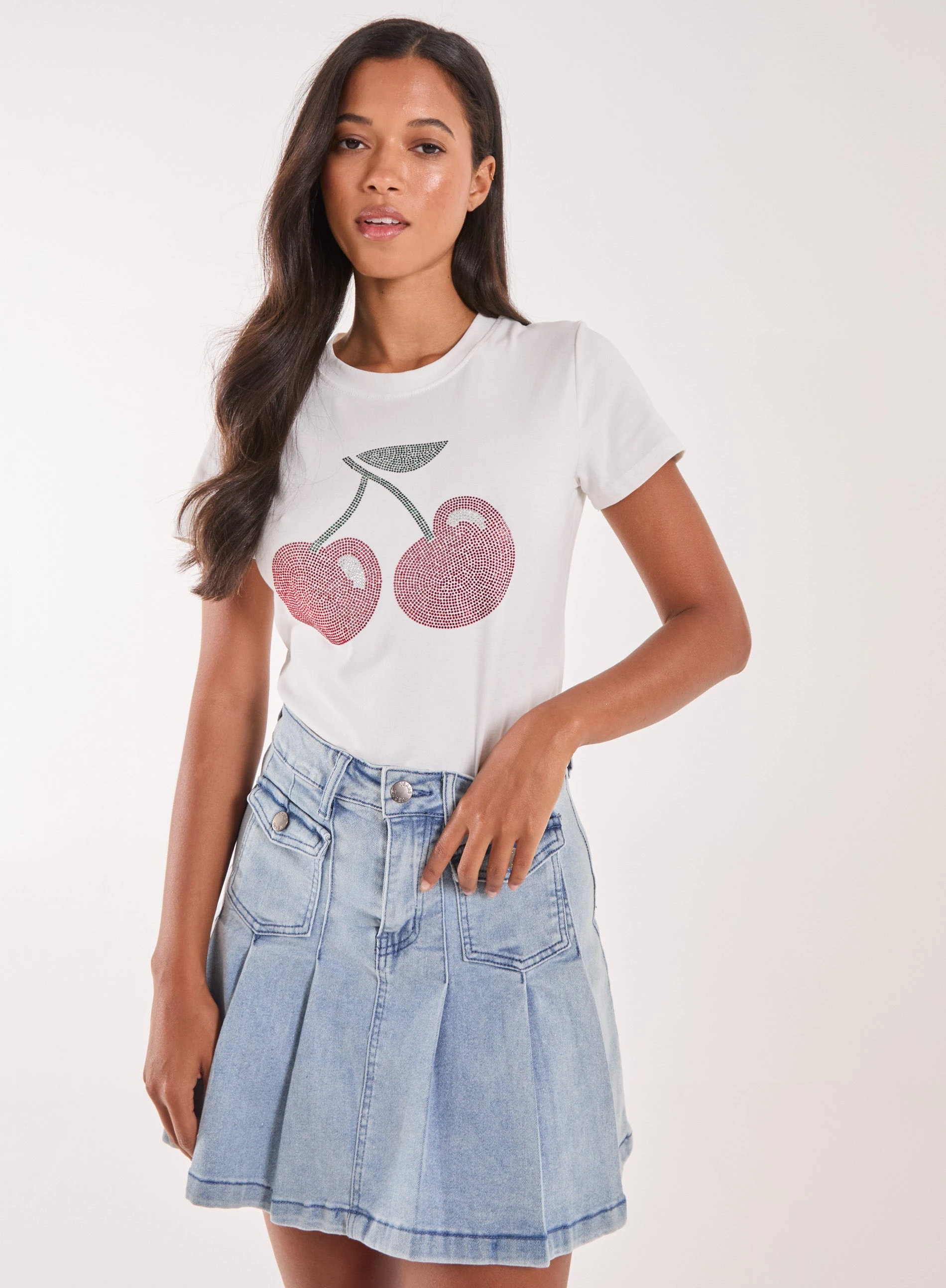 Cherry Embellished T hirt / IVORY