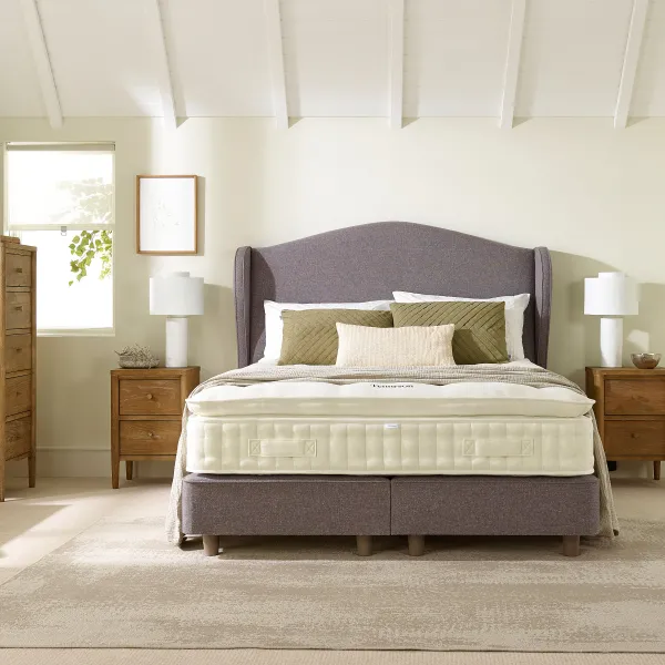 Classic Woodburn Headboard - Seven Dolphin, King