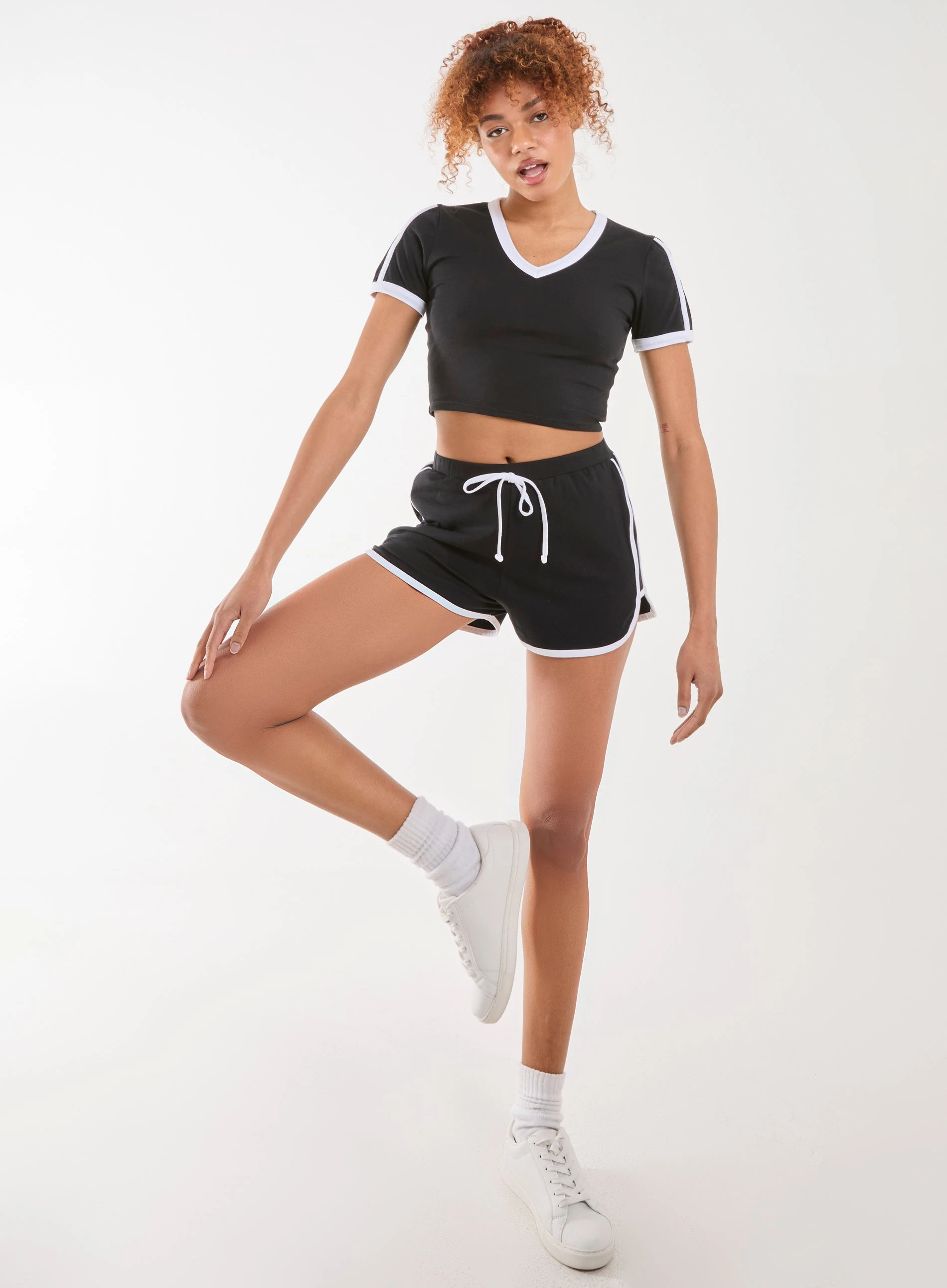 Contrast Piping Cropped T-Shirt BLACK