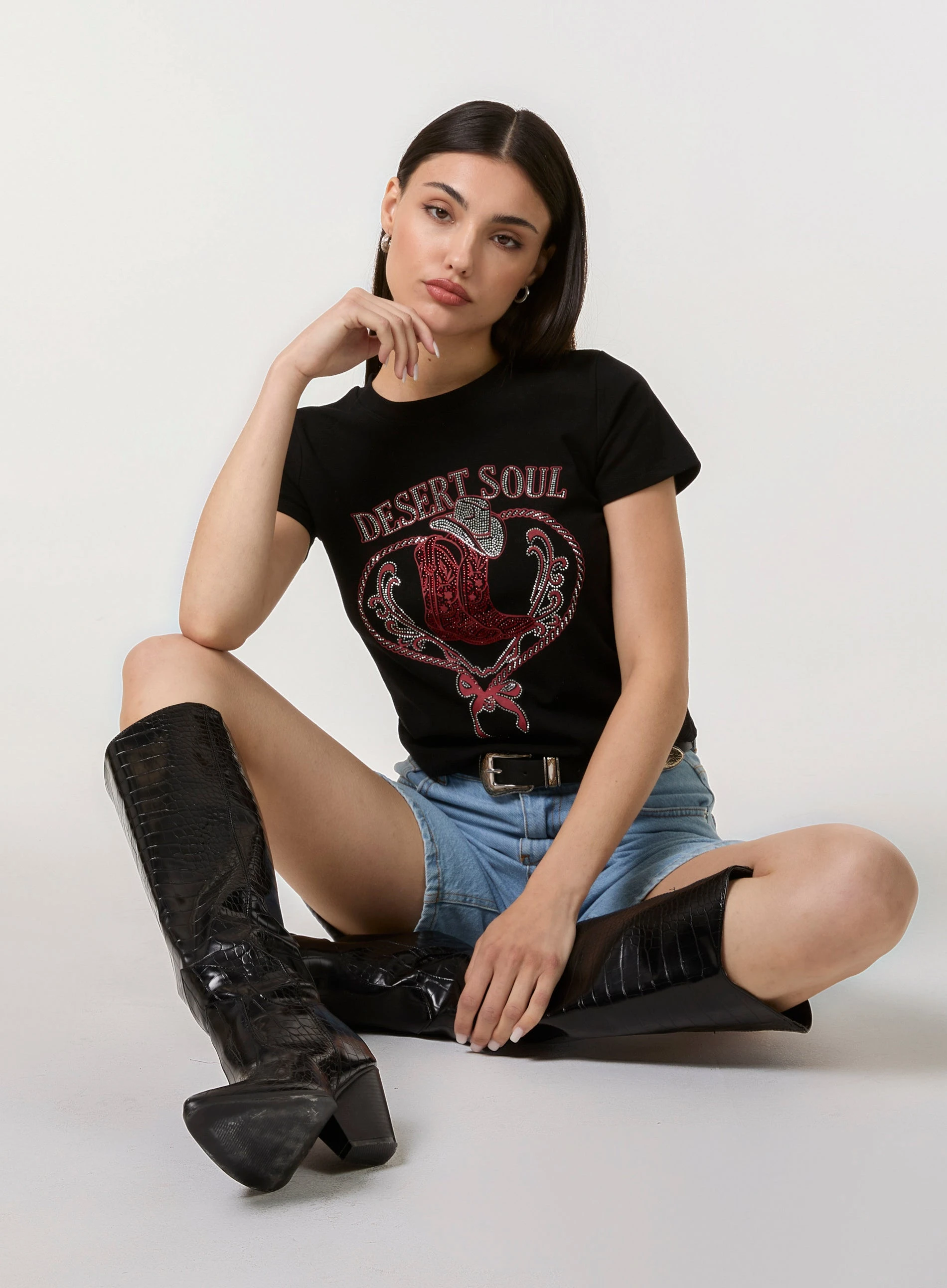 Cowboy Boot Embellished T hirt / BLACK