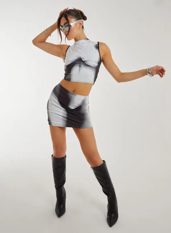 Graphic Silhouette Mini Skirt - - Black