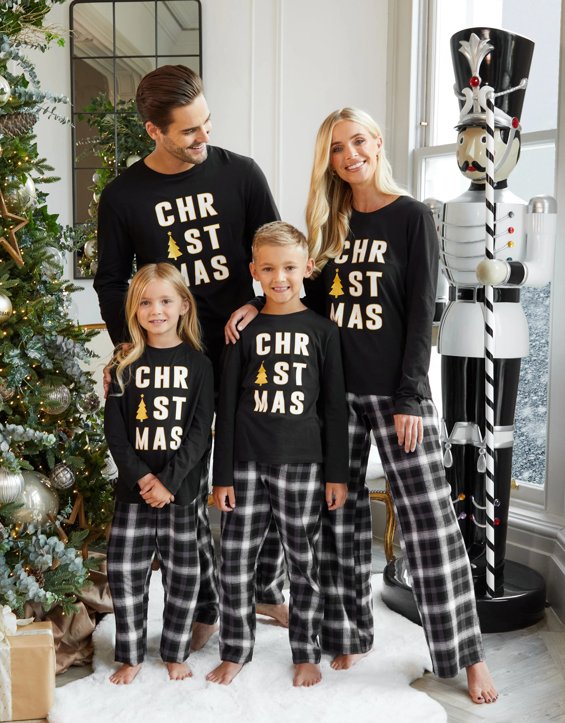 Kids' Unisex Black Check Long Sleeve Christmas Pyjamas (2-Piece Set)