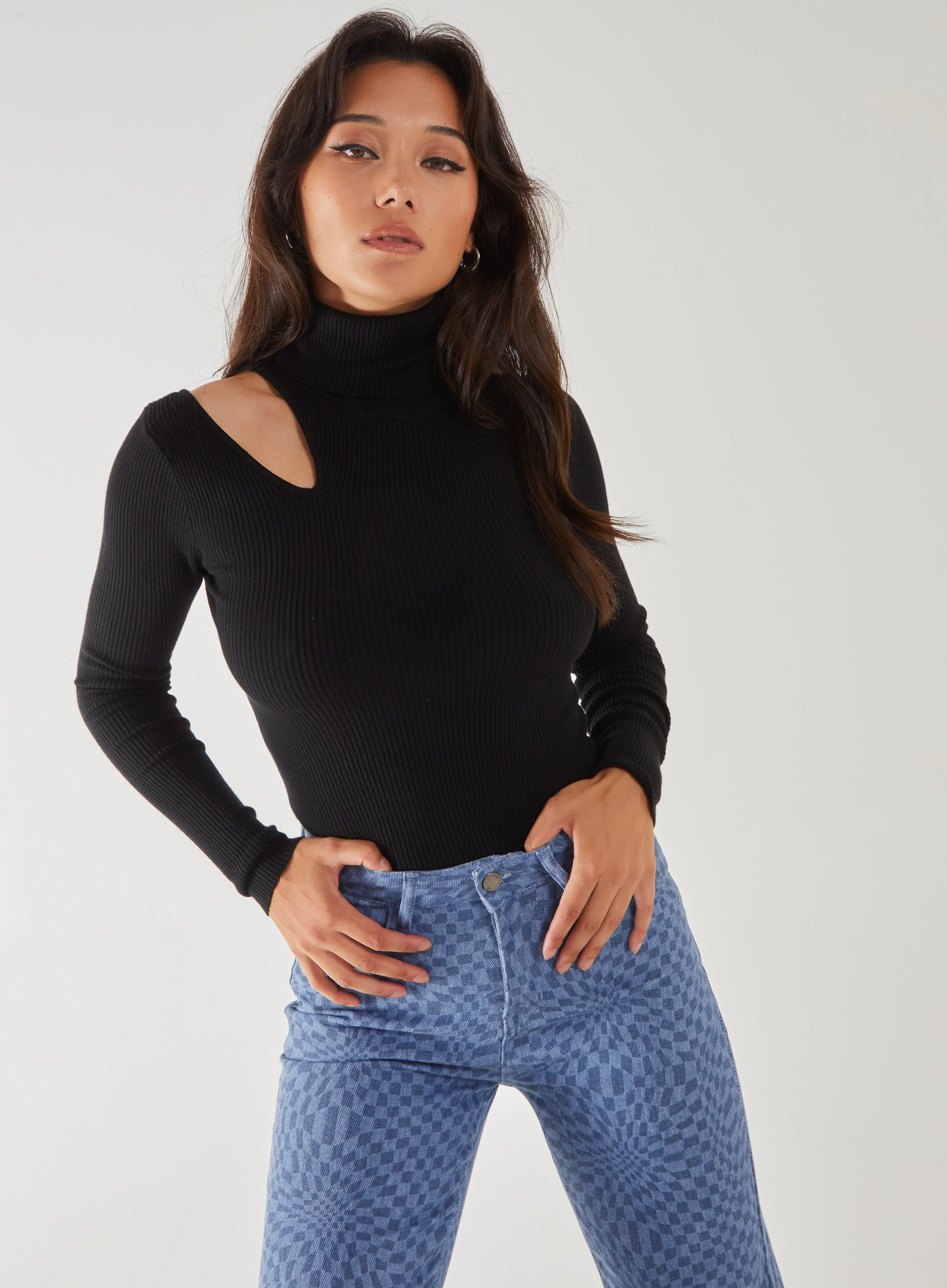 Knit Cut Out Turtle Neck Top  - S  - Black