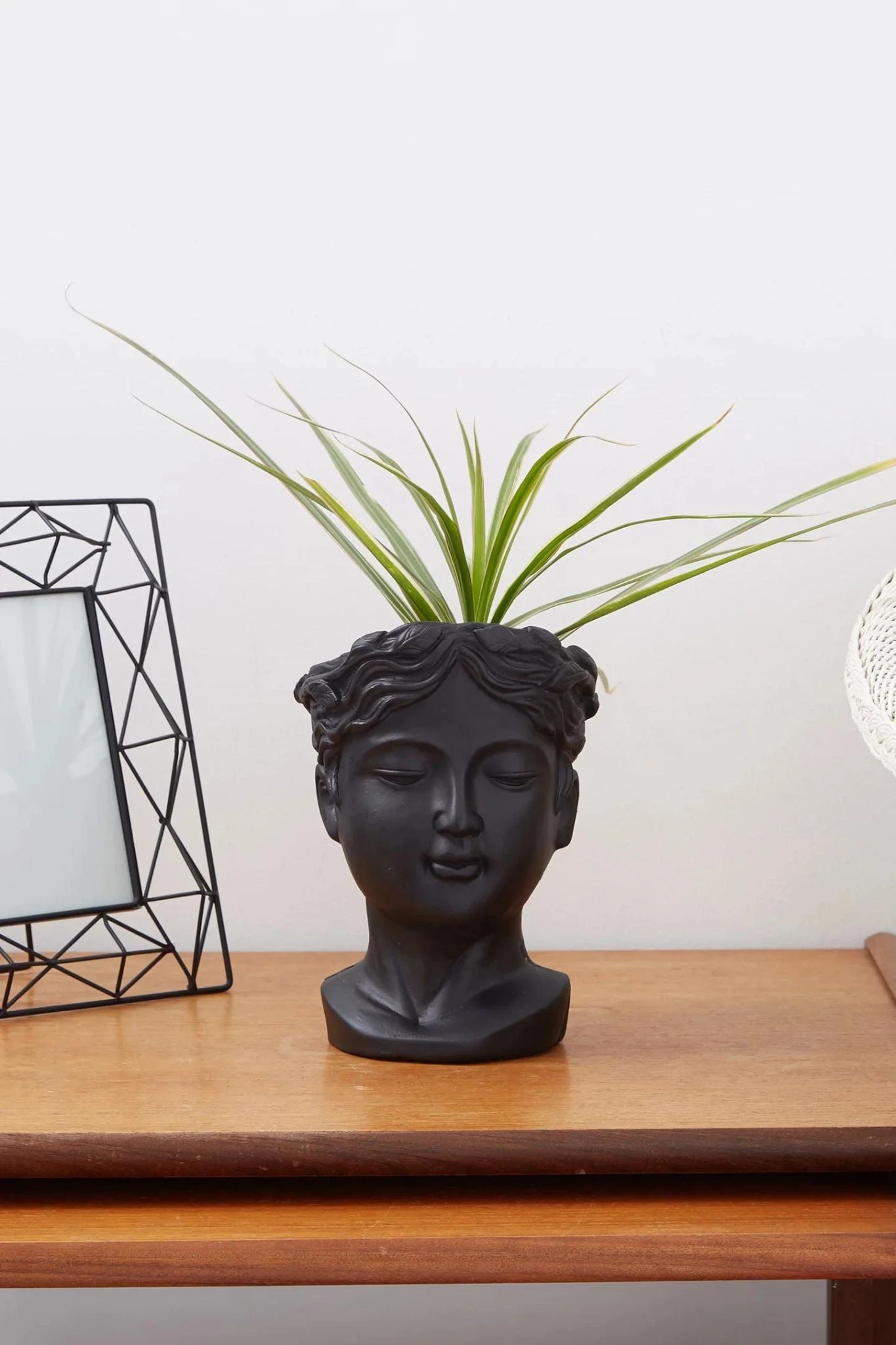 Medium Venus Head Planter in Black - 








  
    
    


  Black

