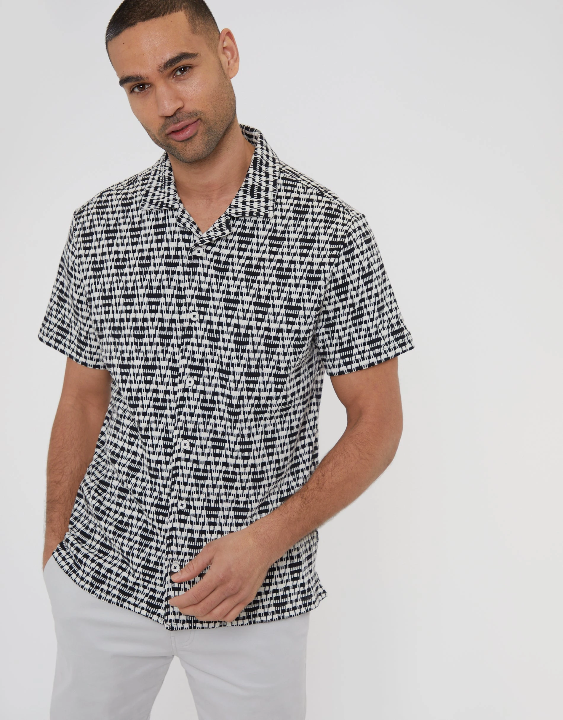 Men's Black & Cream Zig Zag Revere Collar Short Sleeve Shirt