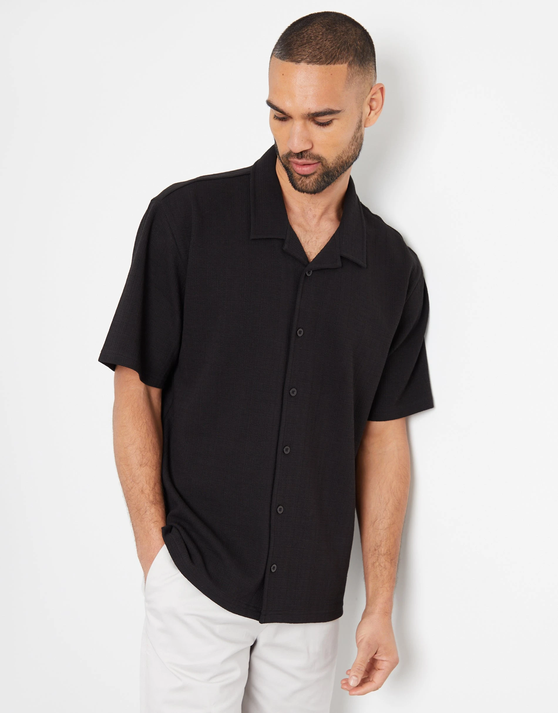 Men's Black Textured Revere Collar Short Sleeve Shirt