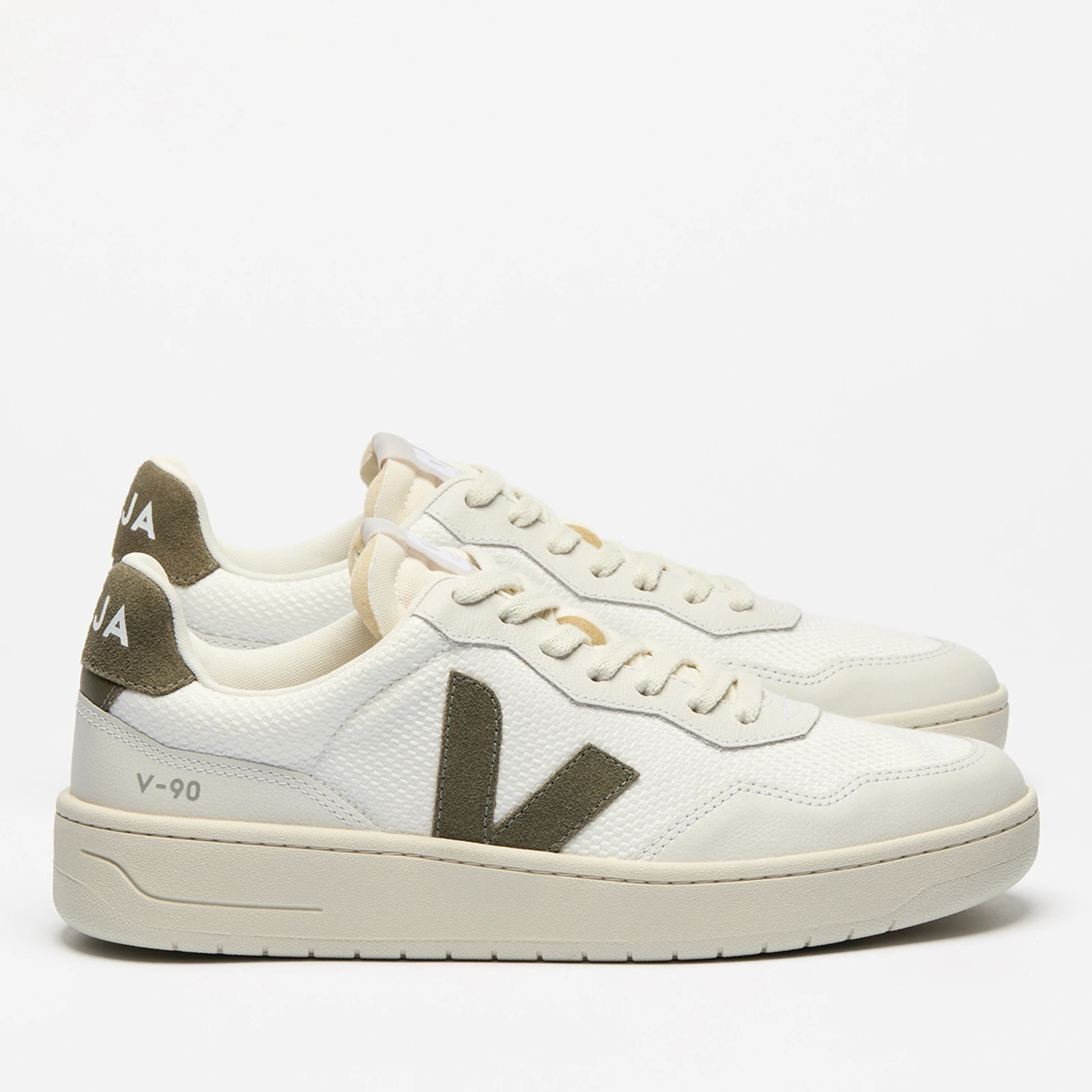 Mens V Bastille B esh Trainers - White