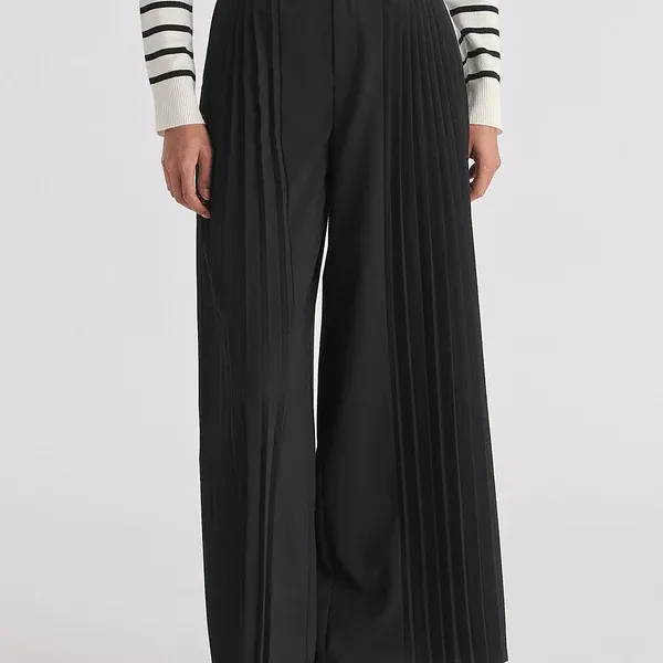 Pleated wide leg trousers