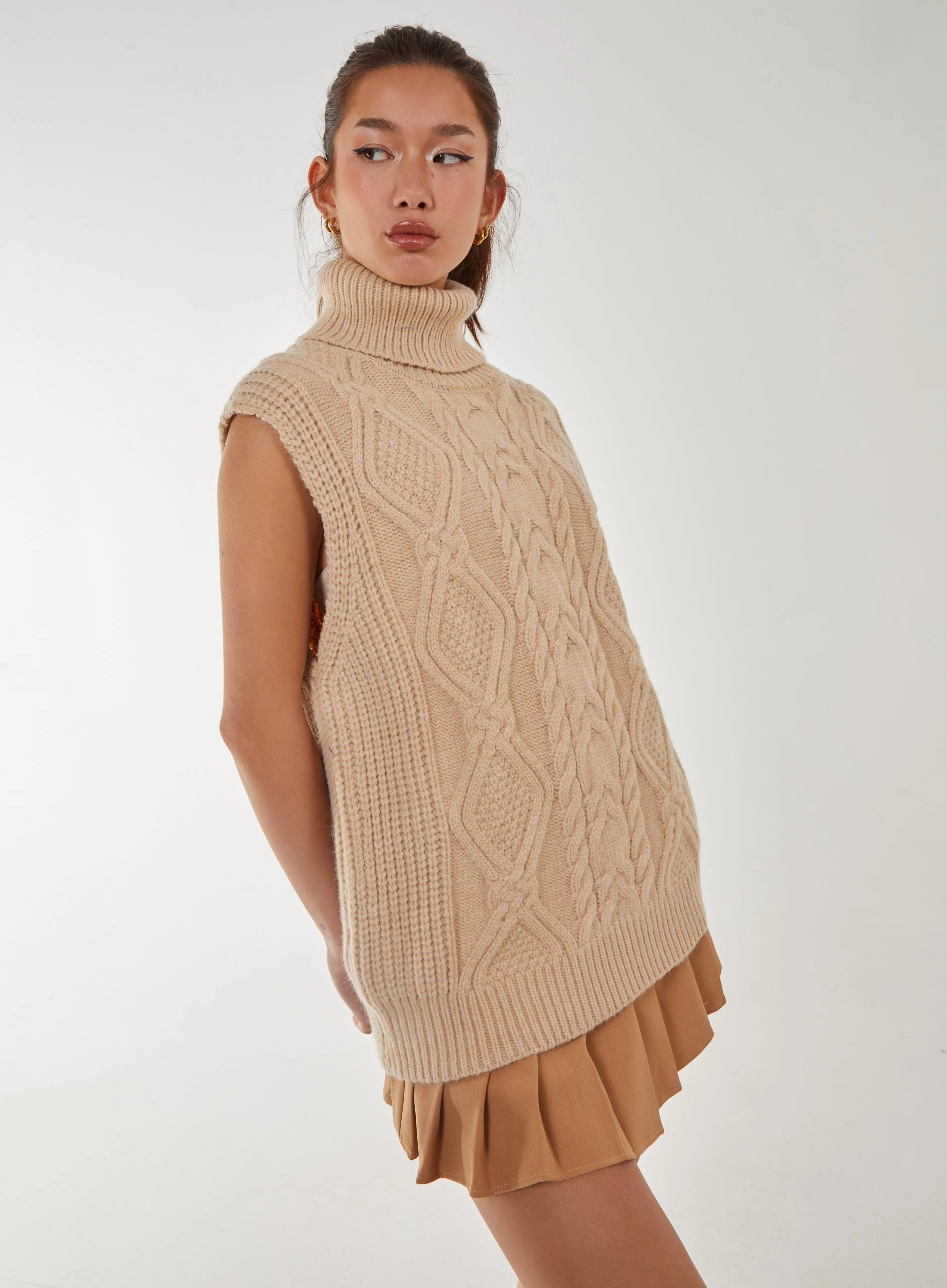 Sleeveless Knit Turtleneck  - M/L  - STONE