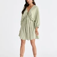 V-neck balloon sleeve dress