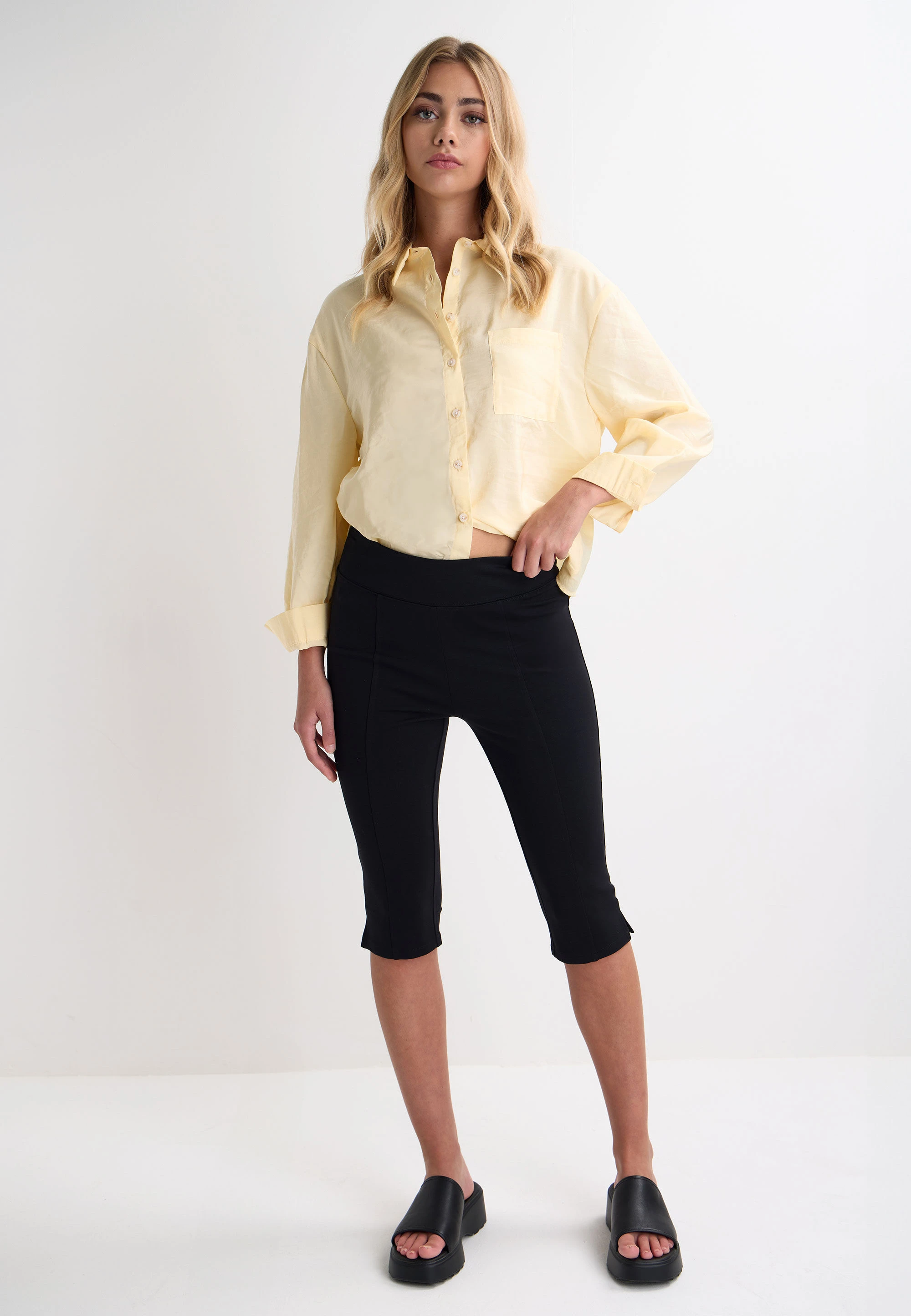 Womens Black Ponte Capri Leggings