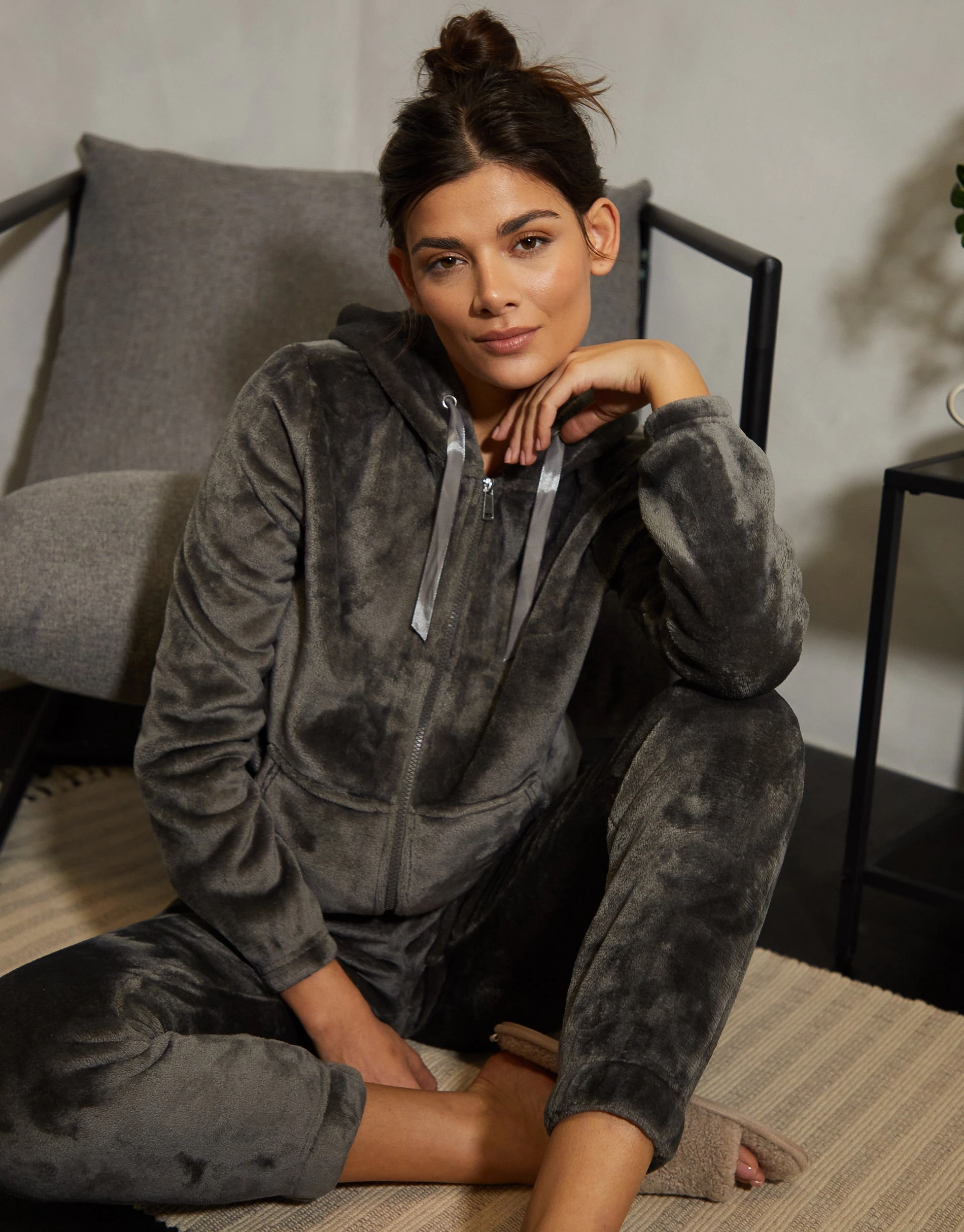 Women's Grey Soft Velour Loungewear Set (2-Piece Set)