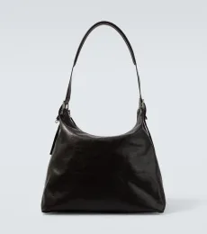Bolso al hombro de piel con cinturón Bolso al hombro de piel con cinturón