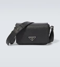 Bolso al hombro de piel Saffiano con logo Bolso al hombro de piel Saffiano con logo