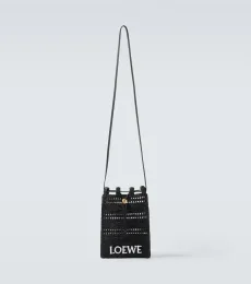 Bolso al hombro de rafia con logo Bolso al hombro de rafia con logo