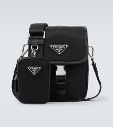 Bolso cruzado de Re-Nylon y piel Saffiano Bolso cruzado de Re-Nylon y piel Saffiano