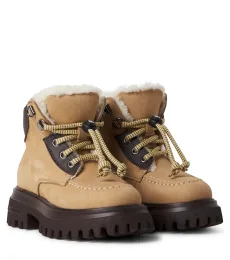 Botas con cordones de piel con borrego