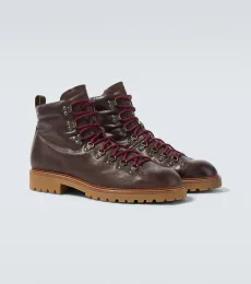 Botas de piel con cordones Botas de piel con cordones