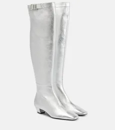 Botas mosqueteras de piel metalizada Botas mosqueteras de piel metalizada