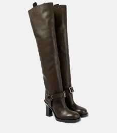 Botas por encima de la rodilla de piel