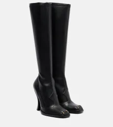 Bottes en cuir à ornements