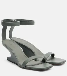 Cantilever leather sandals Cantilever leather sandals