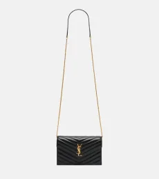 Cartera con cadena Cassandre Envelope de piel Cartera con cadena Cassandre Envelope de piel