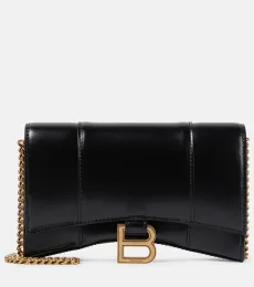 Cartera Hourglass de piel con cadena Cartera Hourglass de piel con cadena