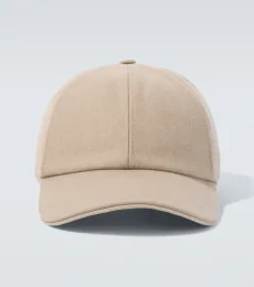 Casquette en laine, soie et cachemire Casquette en laine, soie et cachemire