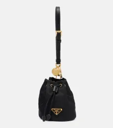 Charm en Re-Nylon Charm en Re-Nylon