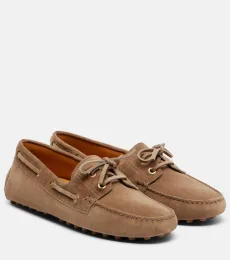 Chaussures bateau en daim