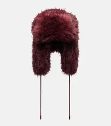 Cher hat Cher hat