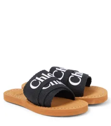 Chloé Kids Sandalias Aqua con logo Chloé Kids Sandalias Aqua con logo