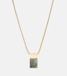 Collar adornado con cristales