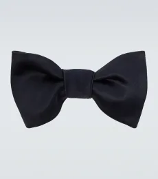 Cotton and silk satin bow tie Cotton and silk satin bow tie