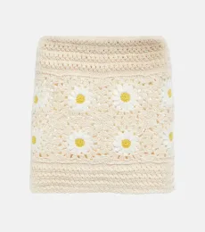 Daisy crocheted miniskirt Daisy crocheted miniskirt