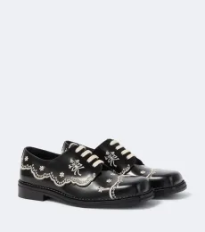 Derbies en cuir à broderies