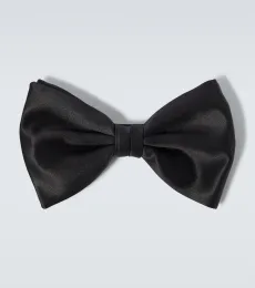 Essential silk twill bow tie
