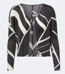 Fold Line pleated printed cardigan Fold Line pleated printed cardigan