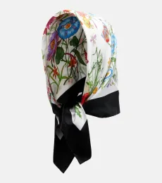 Foulard Gucci Flora en sergé de soie Foulard Gucci Flora en sergé de soie