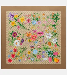 Foulard Gucci Flora GG en sergé de soie Foulard Gucci Flora GG en sergé de soie