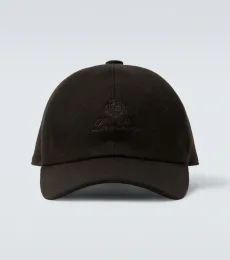 Gorra de ante con logo bordado