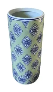 Green And White Diamond Print Umbrella Stand