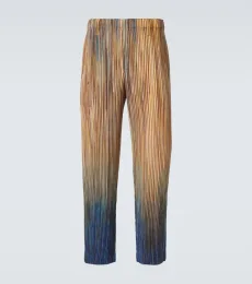 Homme Plissé Issey Miyake Pantalon droit Paint Brush Close-Up Homme Plissé Issey Miyake Pantalon droit Paint Brush Close-Up