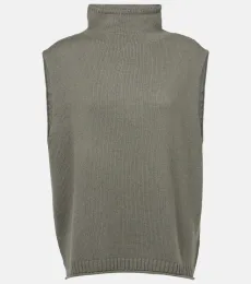 Knitted cashmere top Knitted cashmere top
