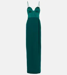 Leonal gown Leonal gown