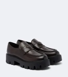Mocassins compensés en cuir à logo Mocassins compensés en cuir à logo
